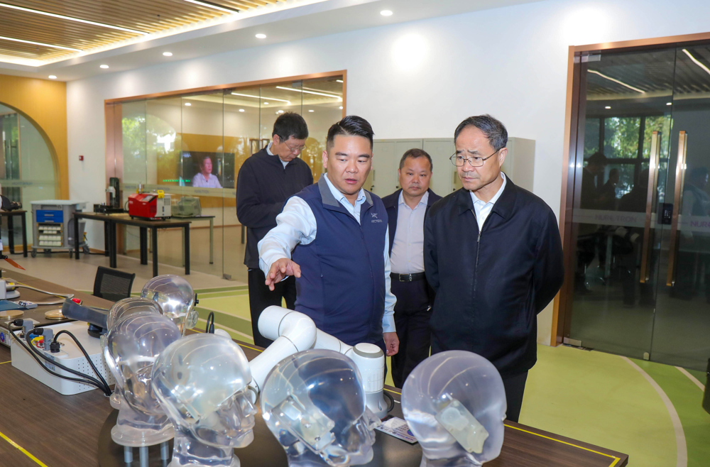 省政协副主席、党组副书记王昌荣调研高科技助残企业